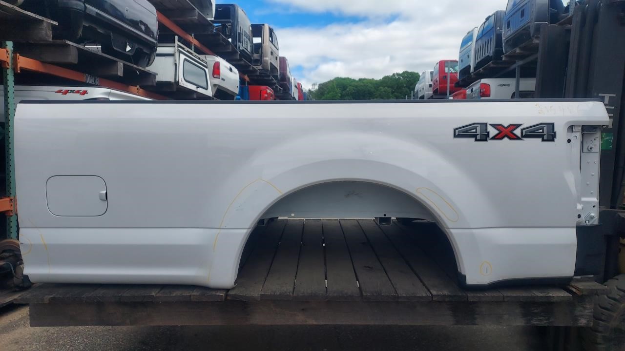 FORD F250SD PICKUP 17 (without tail lamps and tailgate), (SRW), 8\’ box, w/o wheel lip moulding w/o 5th wheel package Pickup Box